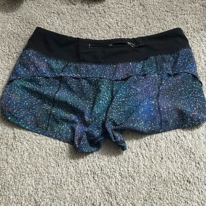 Lululemon Speed Shorts - Strive Multi (Mermaid)
Size 6